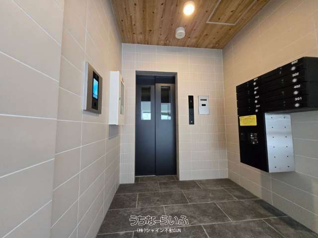 New Designer 1LDK Apartment near Furujima Station, Naha - Thumbnail 3