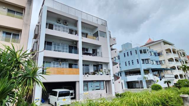 Oceanfront 3LDK Apartment for Rent in Chatan, Okinawa - Thumbnail 2