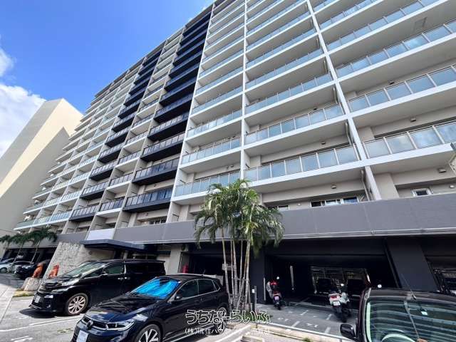 Le Cinq Naha West Street 3LDK Apartment with Sea Views for Sale - Thumbnail 2