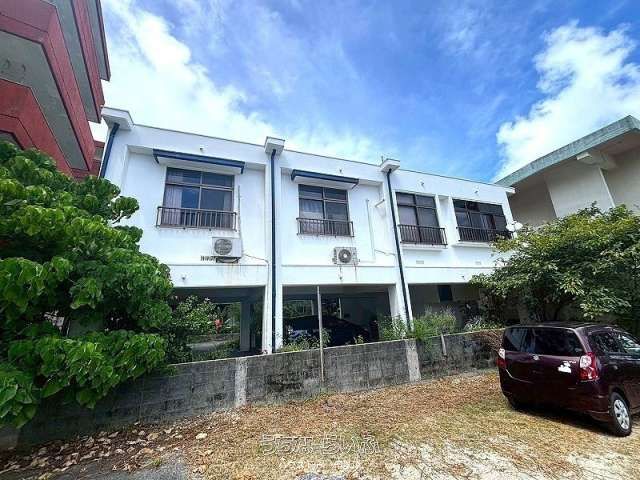4LDK Family Home with Dual Balcony in Yonabaru, Okinawa - Thumbnail 3