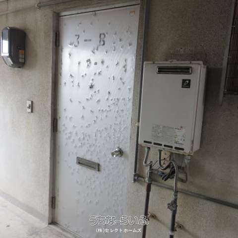 Co-op Noborikawa 3-B: 2DK Apartment for Rent in Okinawa City - Thumbnail 2
