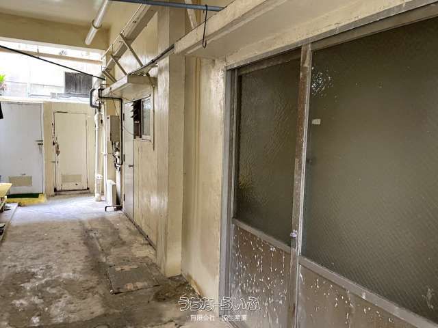 Okinawa City Apartment Building for Sale - 3.9 Million Yen - Thumbnail 4