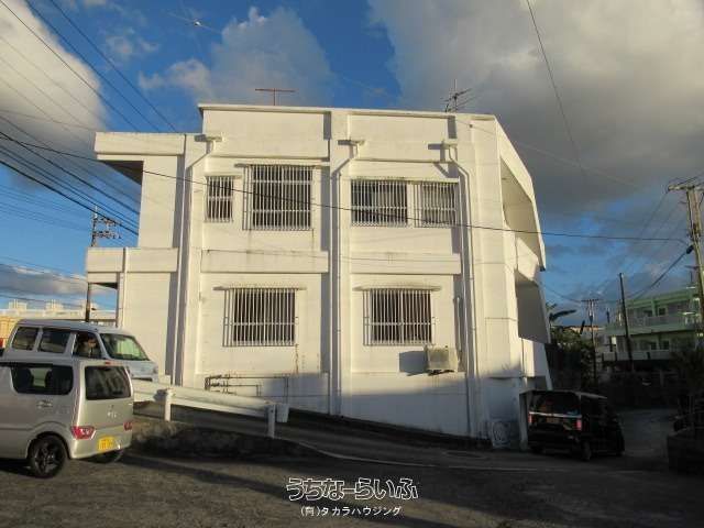 2DK Apartment for Rent in Teruya, Okinawa City - Thumbnail 2