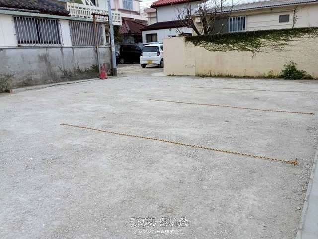Rental Parking for 3 Light Vehicles in Naha, Okinawa - Thumbnail 2