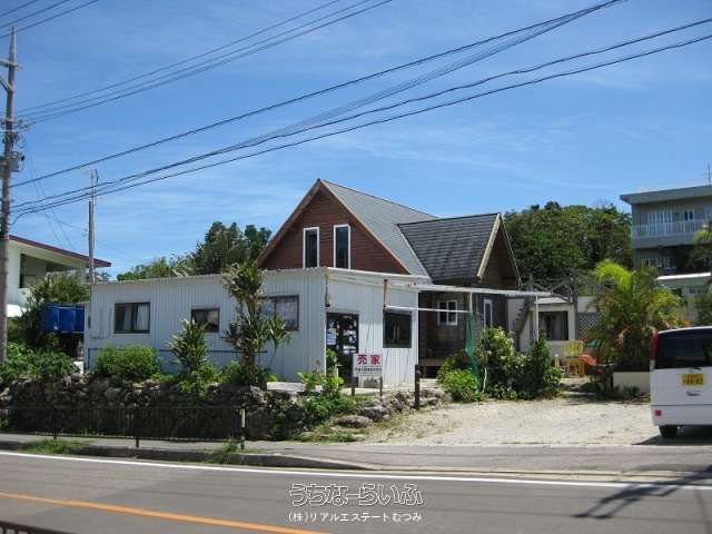 Log House with Workshop for Sale in Ishigaki, Okinawa - Thumbnail 2