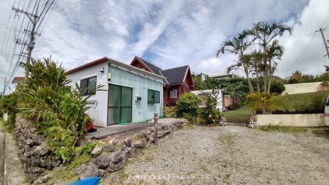 Log House with Workshop for Sale in Ishigaki, Okinawa - Thumbnail 3