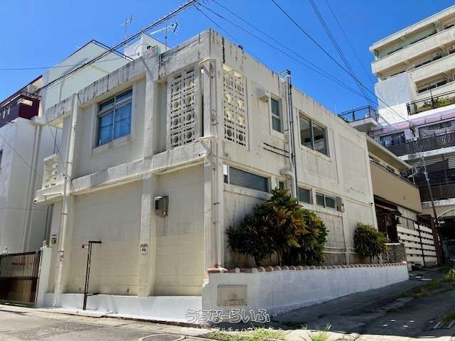Pet-Friendly 4LDK Detached House for Rent in Naha, Okinawa - Thumbnail 2
