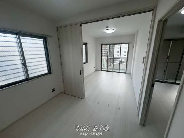New 3LDK Apartment for Rent in Naha, Okinawa with Auto-Lock - Thumbnail 4