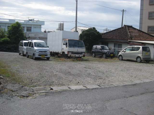 Rental Parking Spaces in Ginowan City, Okinawa - Thumbnail 2