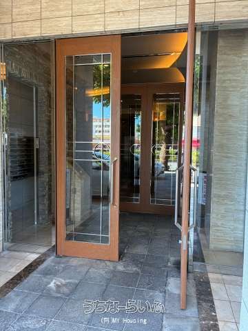 2LDK Apartment for Sale in Naha's Shintoshin, Okinawa - Thumbnail 3