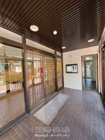 Fully Renovated 2LDK Apartment for Sale in Naha's Izumizaki - Thumbnail 4