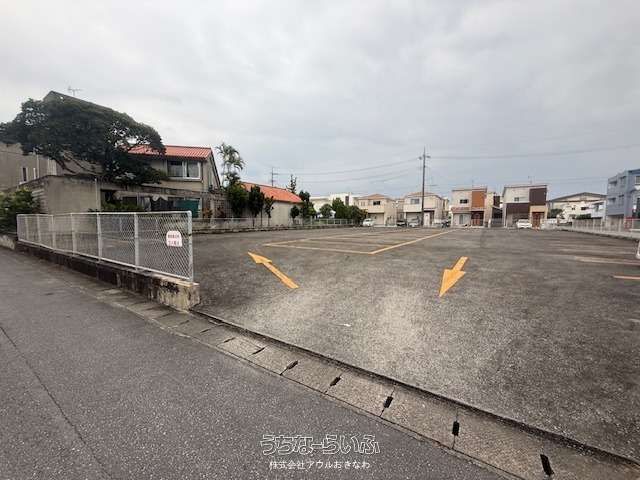 Matsumoto Parking Rental - 17 Spaces in Okinawa City - Thumbnail 4