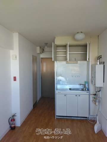 1R Apartment for Rent in Naha, Okinawa - Top Floor, No Agency Fee - Thumbnail 3