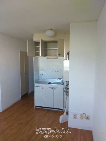 1R Apartment for Rent in Naha, Okinawa - Top Floor, No Agency Fee - Thumbnail 2