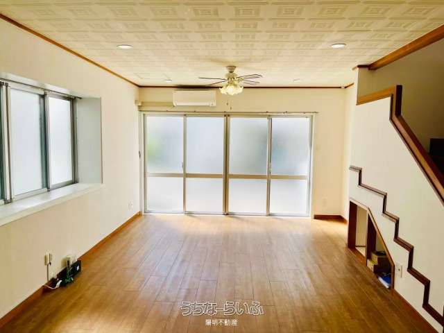 2LDK House for Sale in Chatan, Okinawa with Guesthouse License Potential - Thumbnail 4