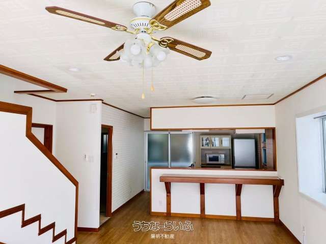 2LDK House for Sale in Chatan, Okinawa with Guesthouse License Potential - Thumbnail 3