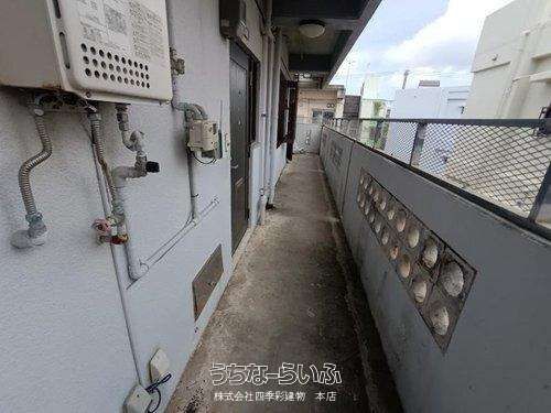 Ginowan 3SLDK House with Rental Income & Spacious Washitsu - Thumbnail 4