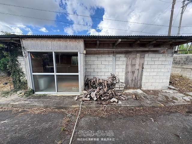 Renovated 1LDK House with Large Garden in Yaese, Okinawa - Thumbnail 4