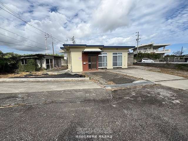Renovated 1LDK House with Large Garden in Yaese, Okinawa - Thumbnail 2