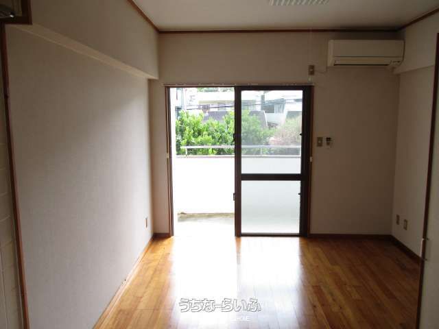 1R Apartment for Rent in Ginowan City, Okinawa - 35,000 Yen - Thumbnail 4