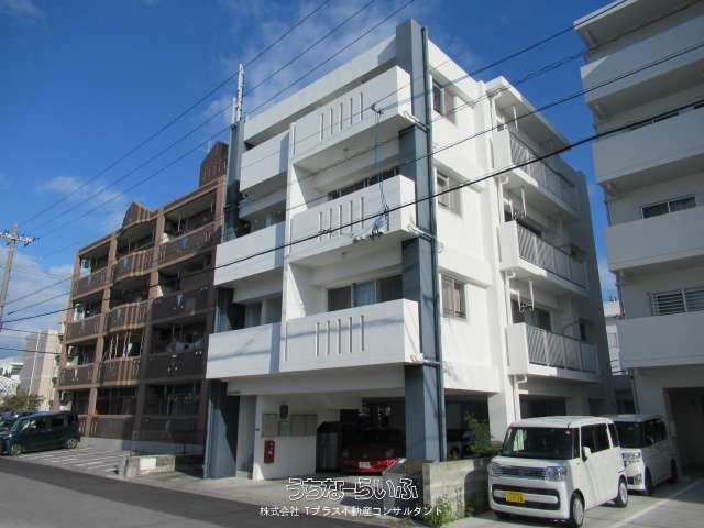 Awase Seaside 3-Unit Apartment Building for Sale in Okinawa - Thumbnail 2