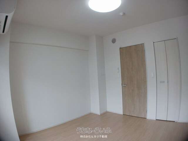 Modern 1K Apartment for Rent in Naha, Okinawa - Near Kencho-mae Station - Thumbnail 4
