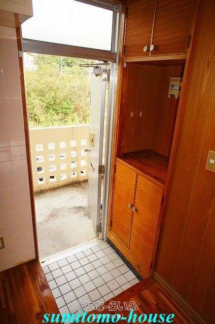 2LDK Apartment for Rent in Okinawa City, Okinawa - Thumbnail 2