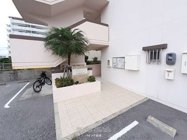 1K Apartment for Rent in Nakagusuku Village, Okinawa - Thumbnail 2