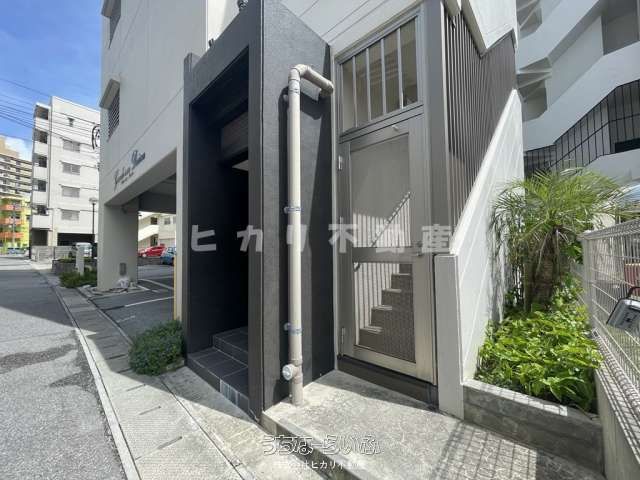 1LDK Apartment for Rent in Asato, Naha - Grande・roue DAIWA - Thumbnail 2
