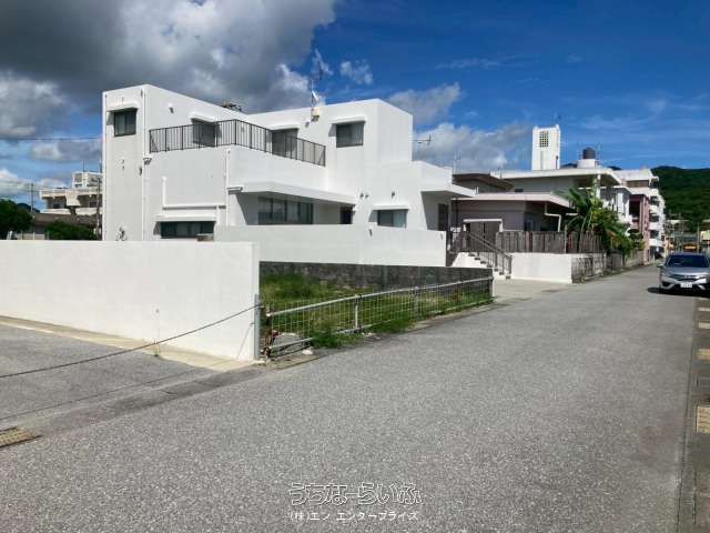 Oceanfront Land for Sale in Motobu Town, Okinawa - 200.27 sqm - Thumbnail 2