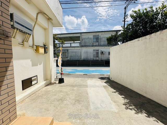 7LDK Two-Generation House for Sale in Nanjo City, Okinawa - Thumbnail 3