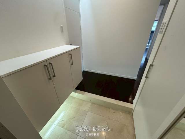 3LDK Pet-Friendly Condo in Urasoe, Okinawa with Balcony View - Thumbnail 3
