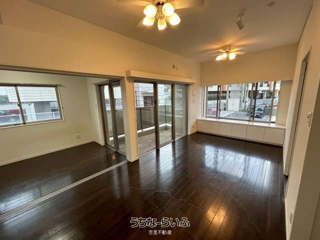3LDK Pet-Friendly Condo in Urasoe, Okinawa with Balcony View - Thumbnail 4