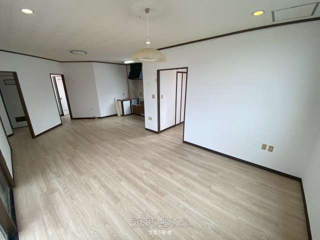 3LDK Pet-Friendly Apartment for Rent in Okinawa City - Thumbnail 4