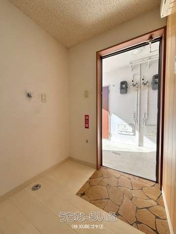 Sunlife Kadena 203: 1R Apartment for Rent in Kadena, Okinawa - Thumbnail 3