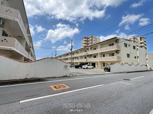 3-Story RC House for Sale in Chatan, Okinawa - 293 sqm Land - Thumbnail 2