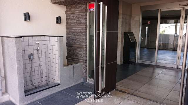 Leve Ginowan Claire 1005: 3LDK Corner Apartment with Balcony View - Thumbnail 4