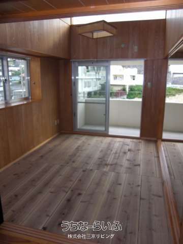 2DK Corner Apartment with 4-Side Light Near Monorail in Naha - Thumbnail 4