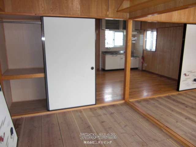 2DK Corner Apartment with 4-Side Light Near Monorail in Naha - Thumbnail 2