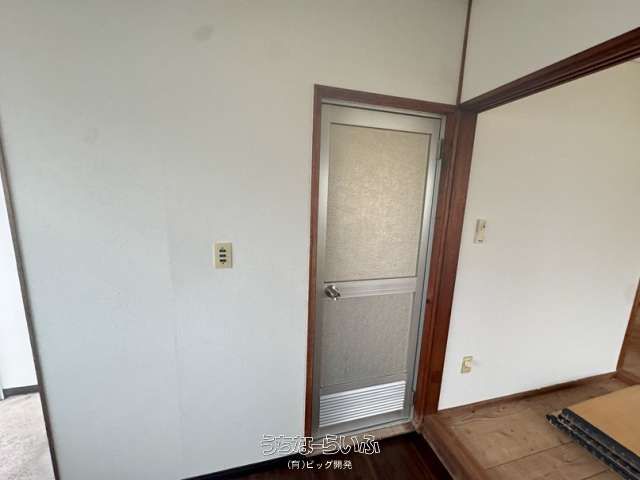 2DK Apartment for Rent in Naha City, Okinawa - Near Tsubogawa Station - Thumbnail 2