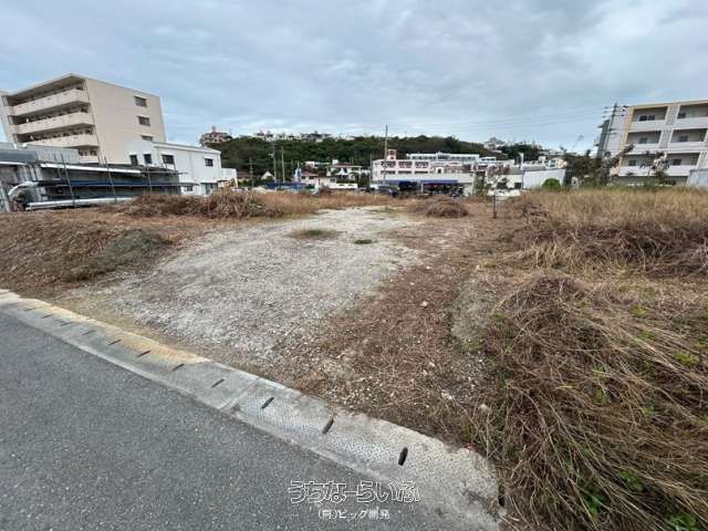 10-Car Parking Lot for Rent in Urasoe City, Okinawa - Thumbnail 2