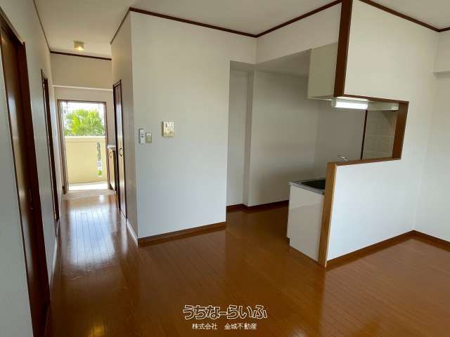 Modern 2LDK Apartment for Rent in Naha, Okinawa | Top Floor Corner Unit - Thumbnail 3