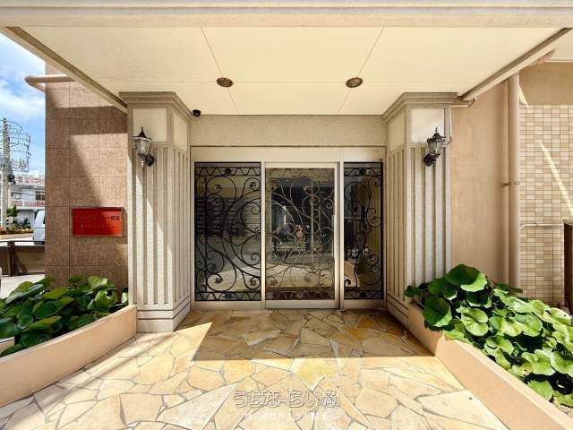 Renovated 3LDK Apartment with Ocean View in Naha, Okinawa - Thumbnail 3