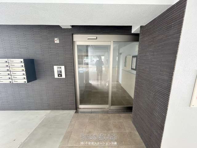 Crestage Chatan 202: Pet-Friendly 1LDK Apartment in Okinawa - Thumbnail 2