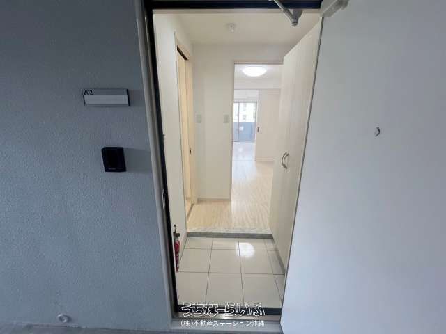 Crestage Chatan 202: Pet-Friendly 1LDK Apartment in Okinawa - Thumbnail 3