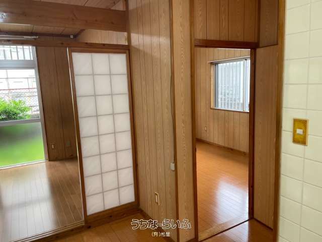 Detached 3DK House for Rent in Okinawa City with Parking - Thumbnail 4