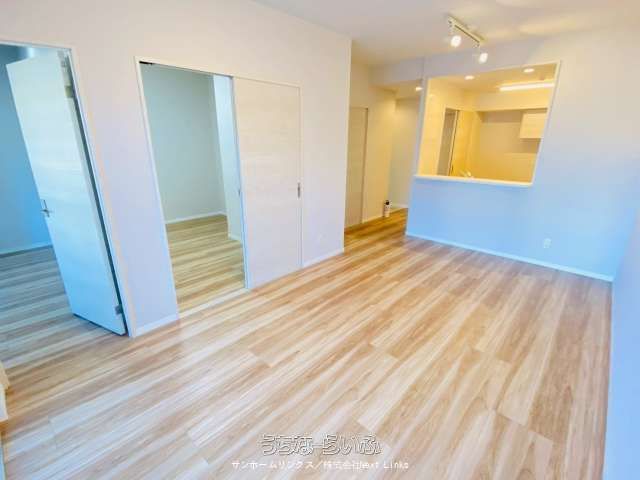 Premium Court Urasoe Makiminato 208: 2LDK Renovated Apartment for Sale - Thumbnail 3