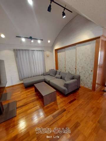 5LDK Single-Story House for Rent in Okinawa City with Large Garden - Thumbnail 3