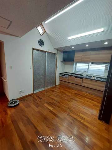 5LDK Single-Story House for Rent in Okinawa City with Large Garden - Thumbnail 4