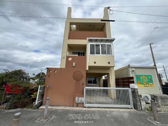 Spacious 4LDK RC Apartment for Rent in Tomigusuku, Okinawa - Thumbnail 2